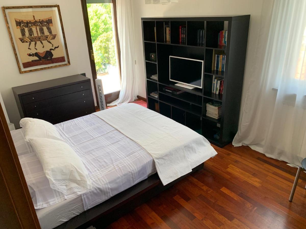 Near Como, Charming Apartment With Fireplace Grandate Bagian luar foto