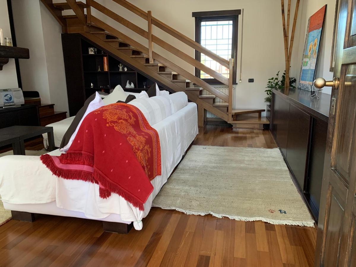 Near Como, Charming Apartment With Fireplace Grandate Bagian luar foto