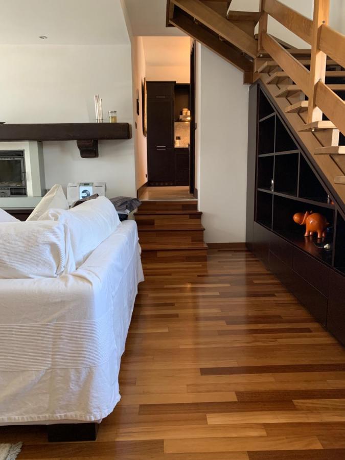 Near Como, Charming Apartment With Fireplace Grandate Bagian luar foto