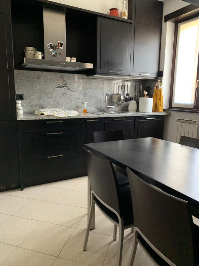Near Como, Charming Apartment With Fireplace Grandate Bagian luar foto
