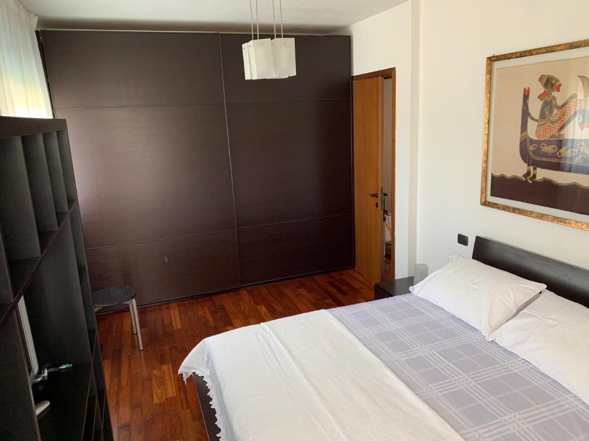 Near Como, Charming Apartment With Fireplace Grandate Bagian luar foto