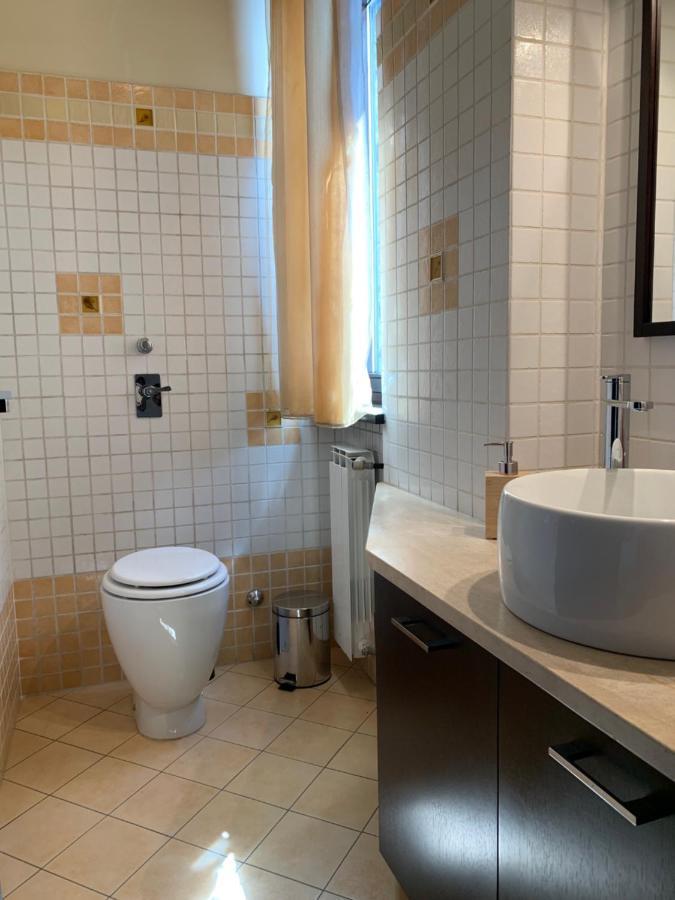 Near Como, Charming Apartment With Fireplace Grandate Bagian luar foto