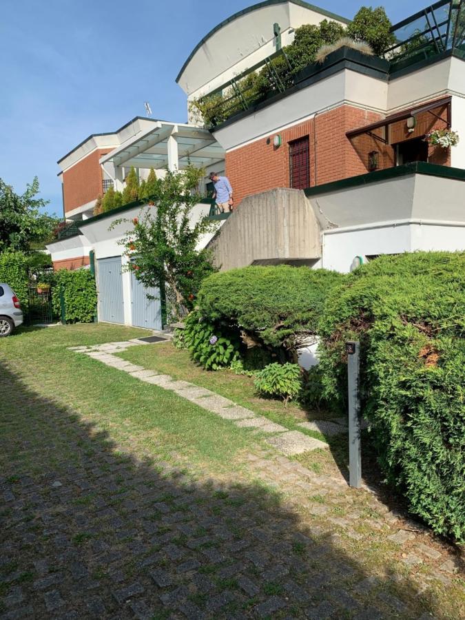 Near Como, Charming Apartment With Fireplace Grandate Bagian luar foto