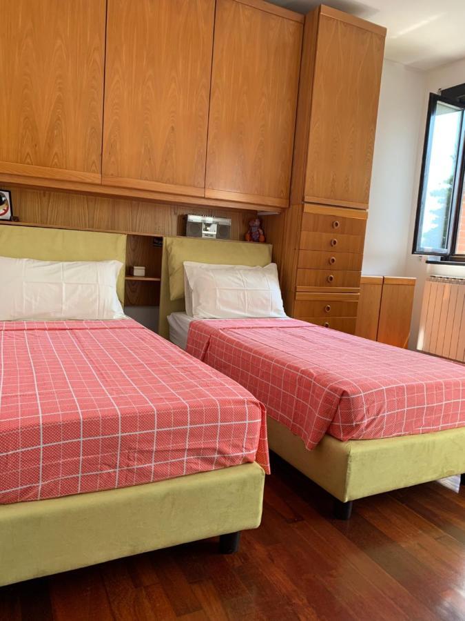 Near Como, Charming Apartment With Fireplace Grandate Bagian luar foto